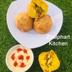 A picture of Stuffed yam balls.