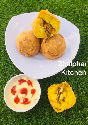 A picture of Stuffed yam balls.