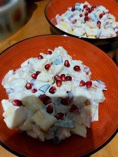 A picture of Cream Fruit chaat.