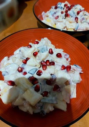 A picture of Cream Fruit chaat.