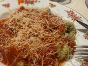 Una foto de gnocchi brócoli