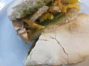 Una foto de pollo al cheddar