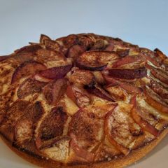 A picture of Yet another tasty apple cake.