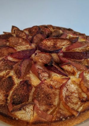 A picture of Yet another tasty apple cake.