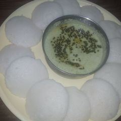 A picture of Idli Coconut Chutney.
