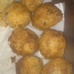 A picture of Chicken noodles balls.