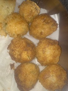 A picture of Chicken noodles balls.
