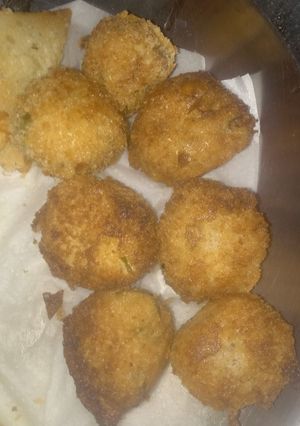 A picture of Chicken noodles balls.