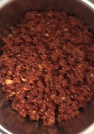 A picture of Vada paav chutney.