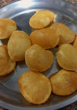 A picture of Sooji ki pani puri.