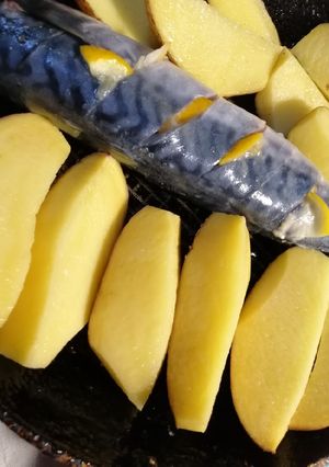 Фото Запечённая скумбрия с картошечкой)).
