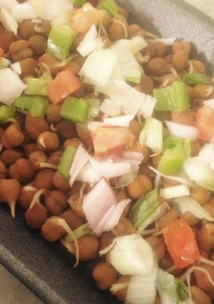 A picture of Sprouts chana chat.