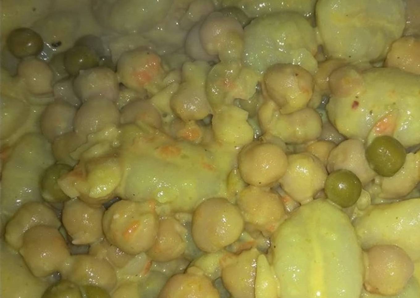 Garbanzos con ñoquis al curry