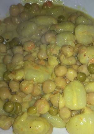 Foto principal de Garbanzos con ñoquis al curry