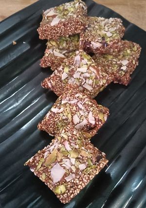 A picture of Rajgira seeds & Dates Chikki.