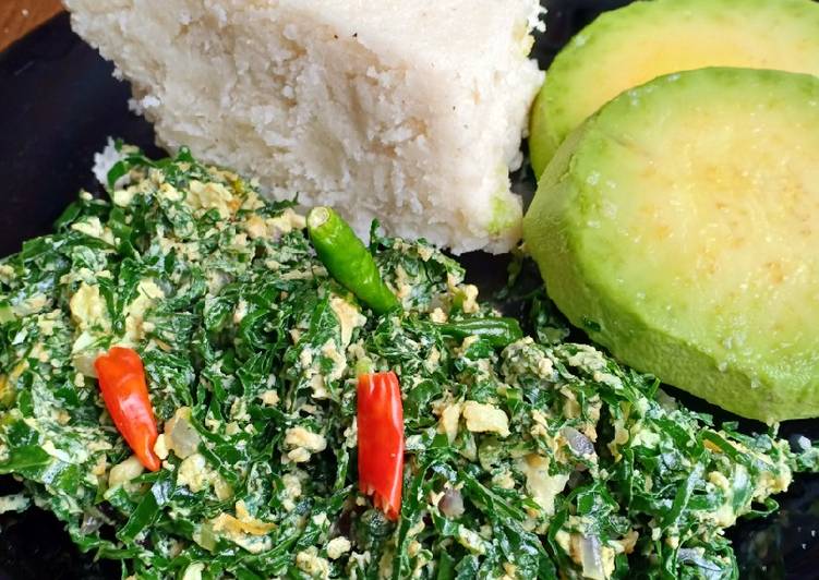 Kales fried with eggs