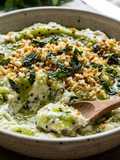 Salsa salata con kiwi, pane e ricotta