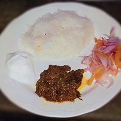 A picture of Nonveg main course platter.