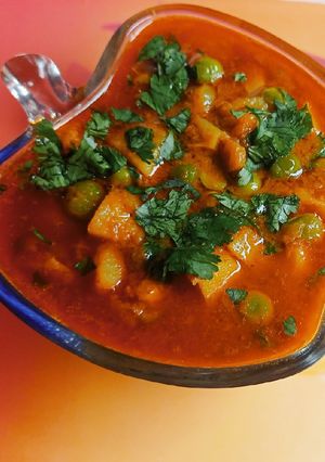 आलू मटर की सब्जी (aloo matar ki sabzi recipe in Hindi) रेसिपी मुख्य फोटो