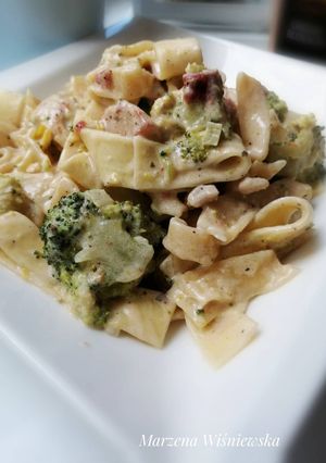 Zdjęcie przepisu Domowe Tagliatelle z brokułami i piersią kurczaka 😋.