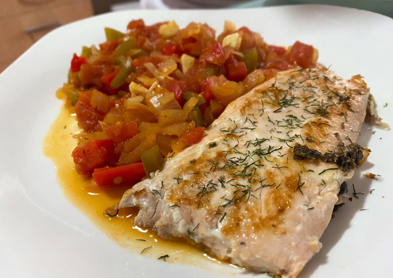 Salmón a la plancha con verduras