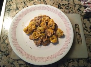 Foto principal de Tortellini de espinaca y ricotta con salsa de champiñones