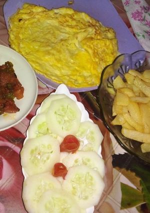 صورة لوصفة وجبة مقالى 🥚🥔🥒🍅