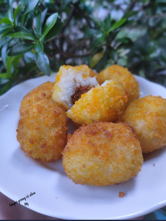 Cara Memasak Lemper goreng isi abon pedas Menu Enak Dan Mudah Dibuat