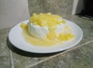 Una foto de Panna Cotta de piña colada