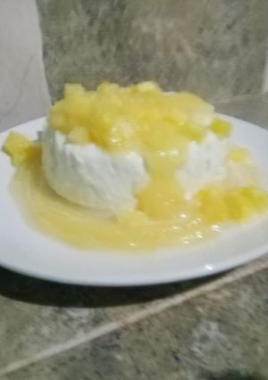 Una foto de Panna Cotta de piña colada