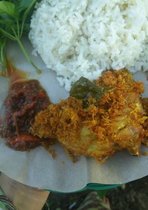 Foto resep Ayam goreng lengkuas (lalapan plus sambel terasi)