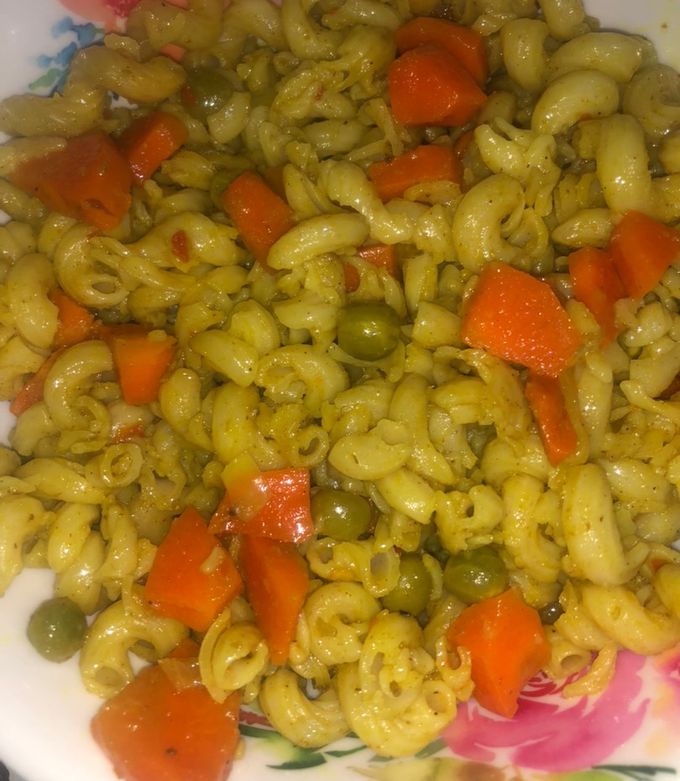 A picture of Stir fried macaroni.