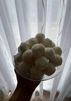Glutén, tej, tojás, cukor, szójamentes Pina colada golyó recept fotója
