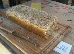 Una foto de Pan de molde integral y con semillitas!