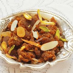 A picture of Atta Gud Halwa (Wheat Flour Jaggery Halwa) !!.