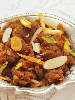 A picture of Atta Gud Halwa (Wheat Flour Jaggery Halwa) !!.