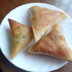 A picture of Veg Samosa.