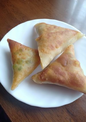 A picture of Veg Samosa.
