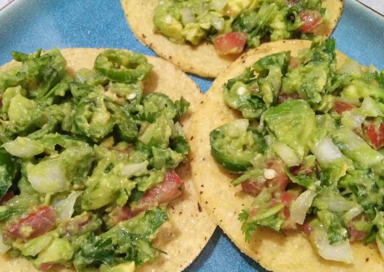 Tostadas De Aguacate Y Pico De Gallo