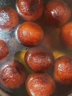 मावा गुलाब जामुन (Mawa gulab jamun recipe in hindi) रेसिपी मुख्य फोटो