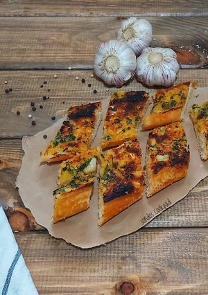 A picture of Roasted garlic bread.