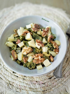Una foto de Pasta Halloween con pesto, queso Arzúa-Ulloa y nueces