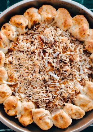 Foto resep Pizza dengan pinggiran sosis (sausage crust pizza)