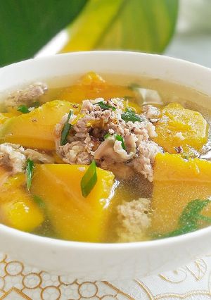 Hình của món Canh bí đỏ thịt bằm.