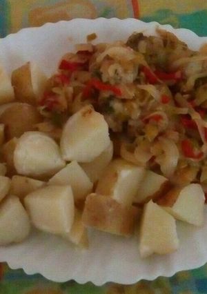 Foto principal de Pollo encebollado con papas guisadas