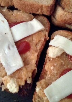 A picture of Cheese Potatoes sandwich.