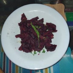 A picture of Beetroot chips.
