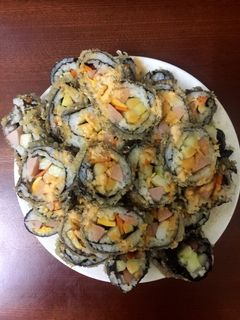 Hình của món GimBap chiên xù.