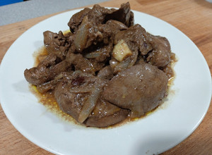 Una foto de Higaditos de pollo encebollado