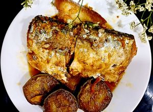 Hình của món Cá kìm kho chuối xanh.